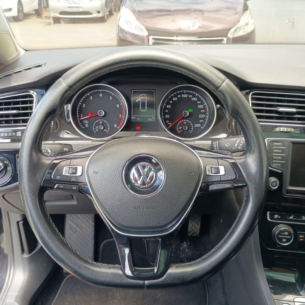 VOLKSWAGEN Golf - Foto