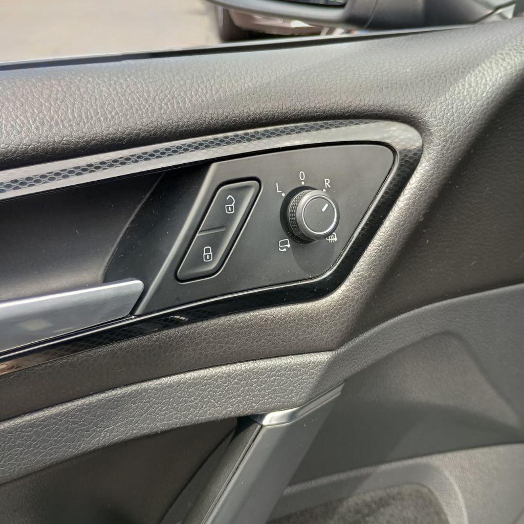 VOLKSWAGEN Golf - Foto