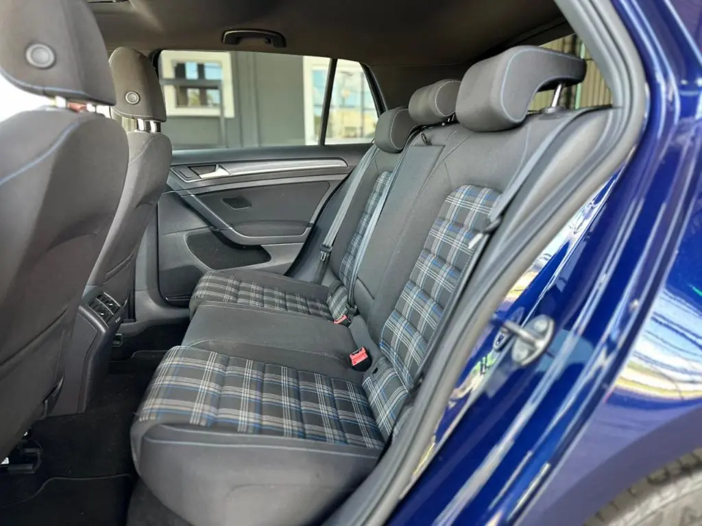 VOLKSWAGEN Golf - Foto