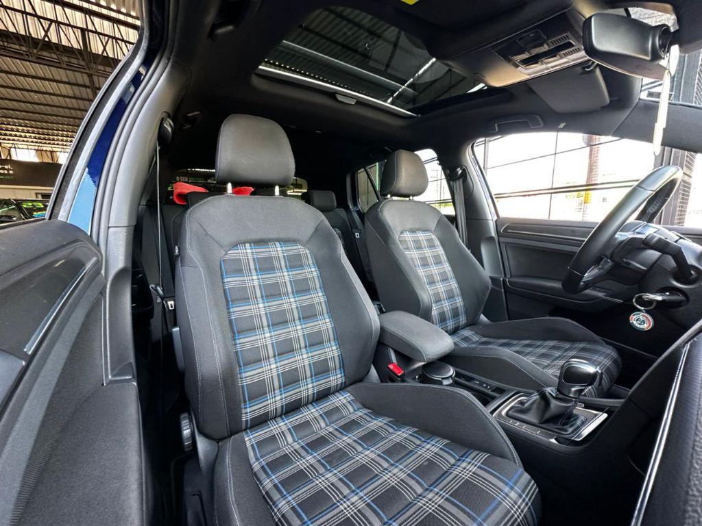 VOLKSWAGEN Golf - Foto