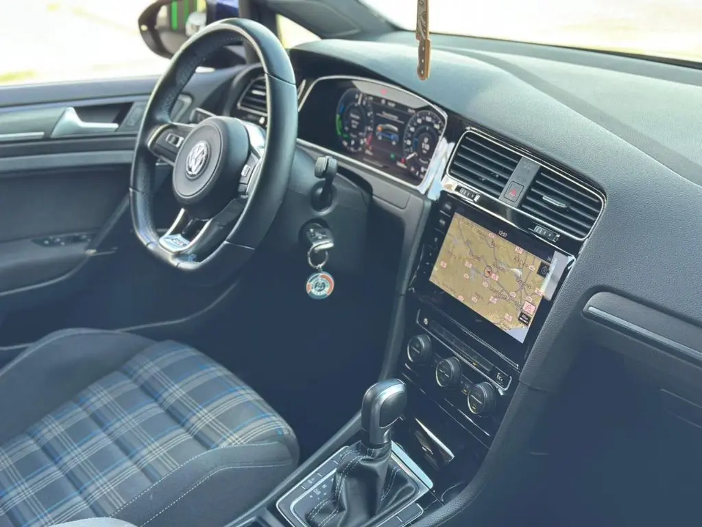 VOLKSWAGEN Golf - Foto