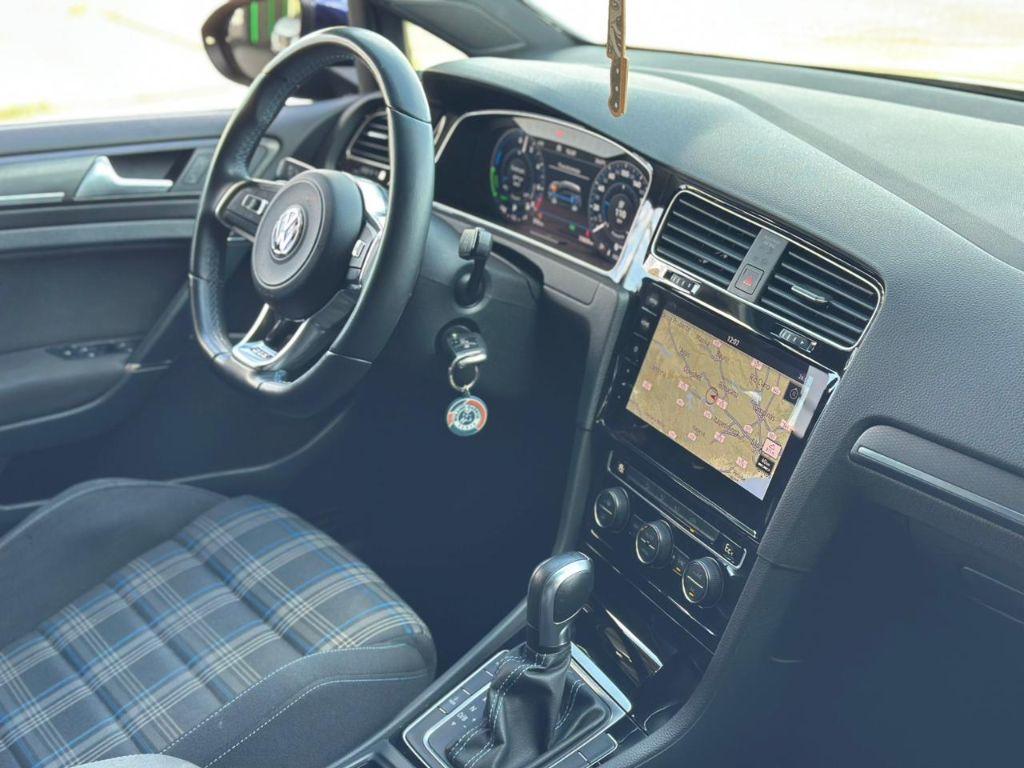 VOLKSWAGEN Golf - Foto