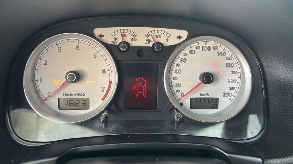 VOLKSWAGEN Golf - Foto