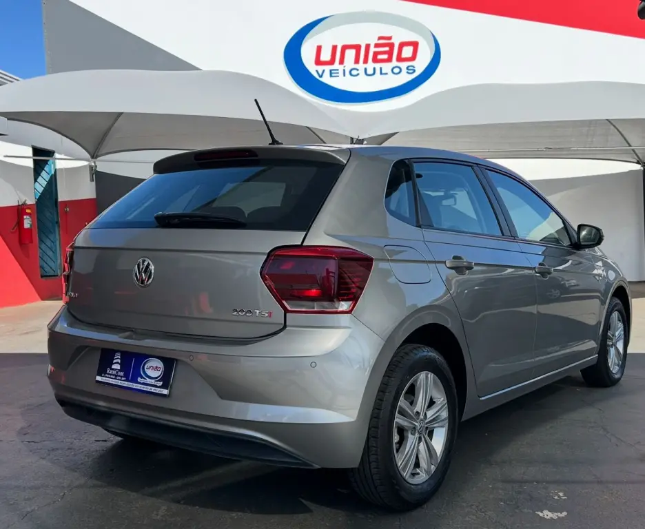 VOLKSWAGEN Polo Hatch - Foto