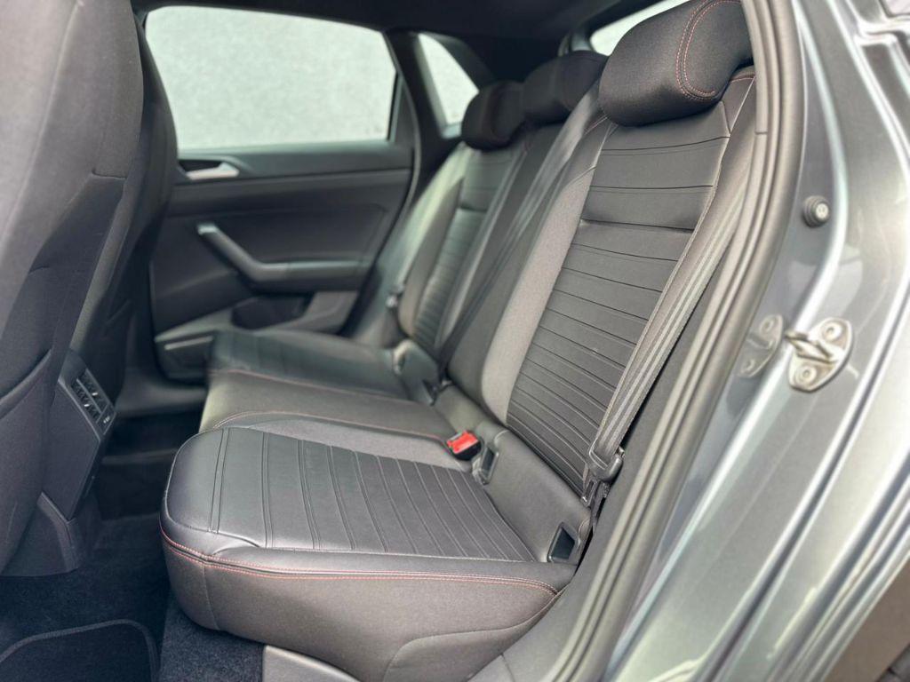 VOLKSWAGEN Polo Hatch - Foto