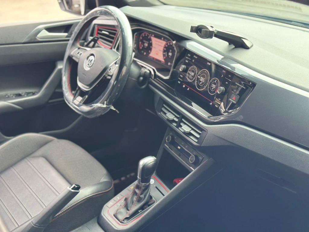 VOLKSWAGEN Polo Hatch - Foto