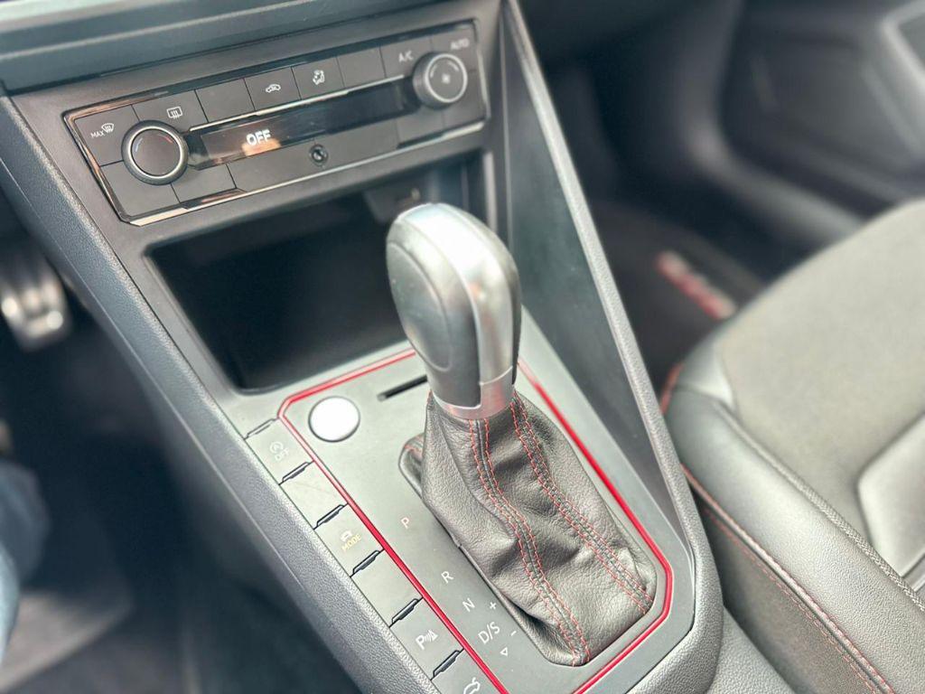 VOLKSWAGEN Polo Hatch - Foto