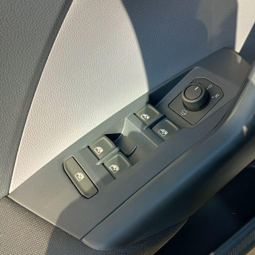 VOLKSWAGEN T-Cross - Foto