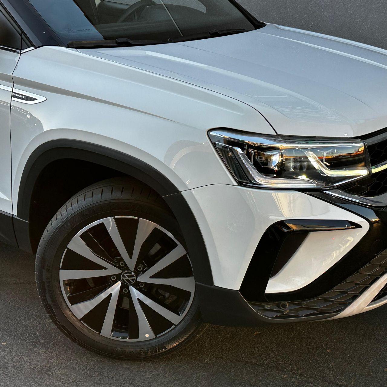 VOLKSWAGEN Taos - Foto