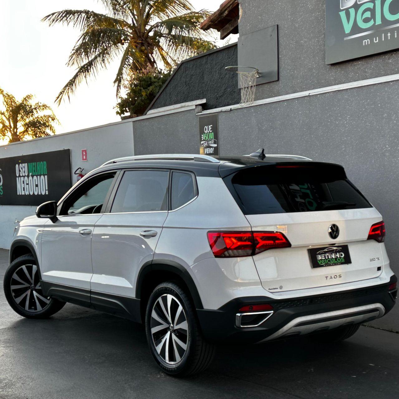 VOLKSWAGEN Taos - Foto