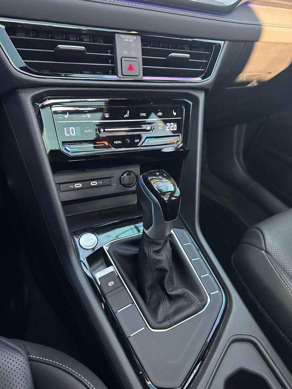 VOLKSWAGEN Taos - Foto