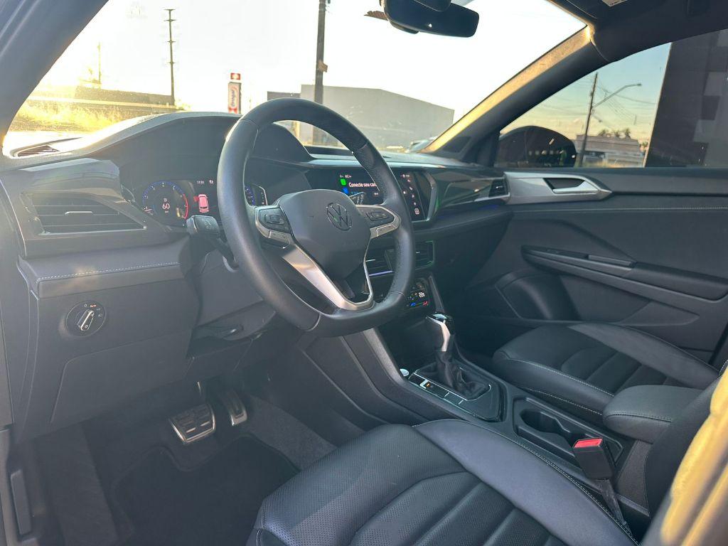 VOLKSWAGEN Taos - Foto