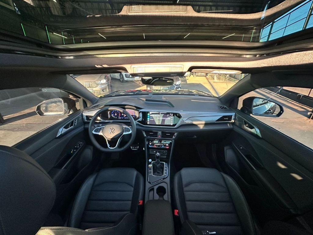 VOLKSWAGEN Taos - Foto