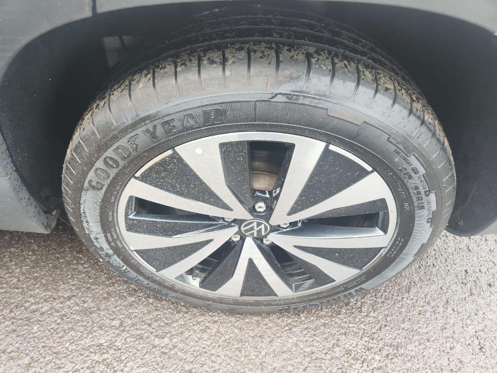 VOLKSWAGEN Taos - Foto