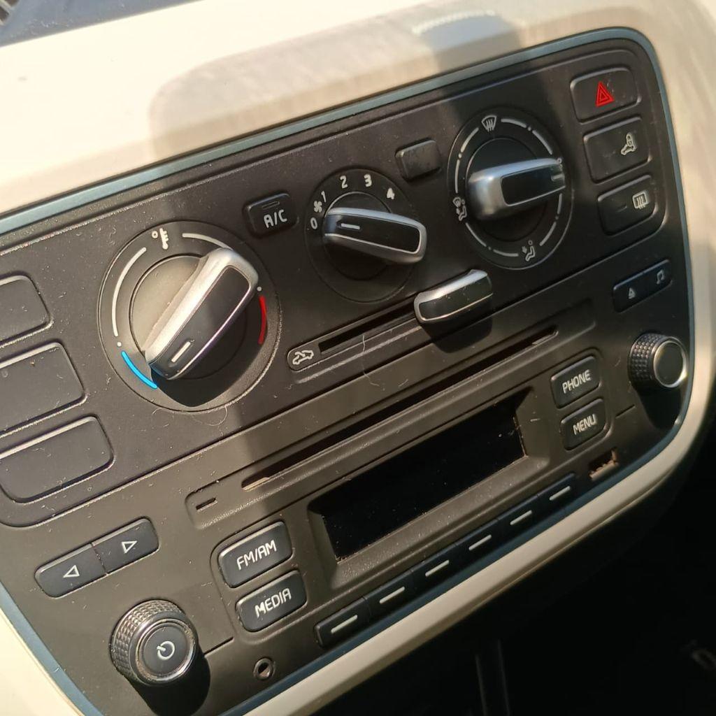 VOLKSWAGEN UP - Foto