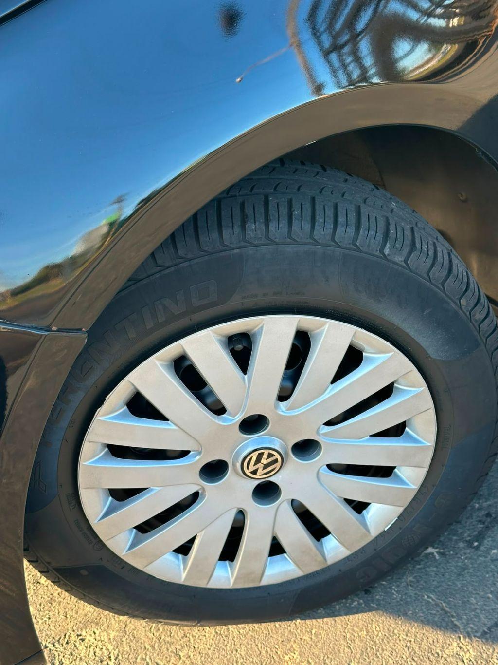 VOLKSWAGEN Voyage - Foto