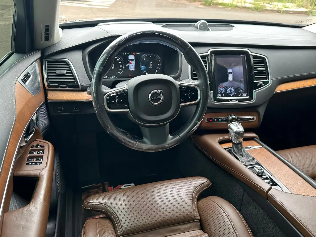 VOLVO XC90 - Foto