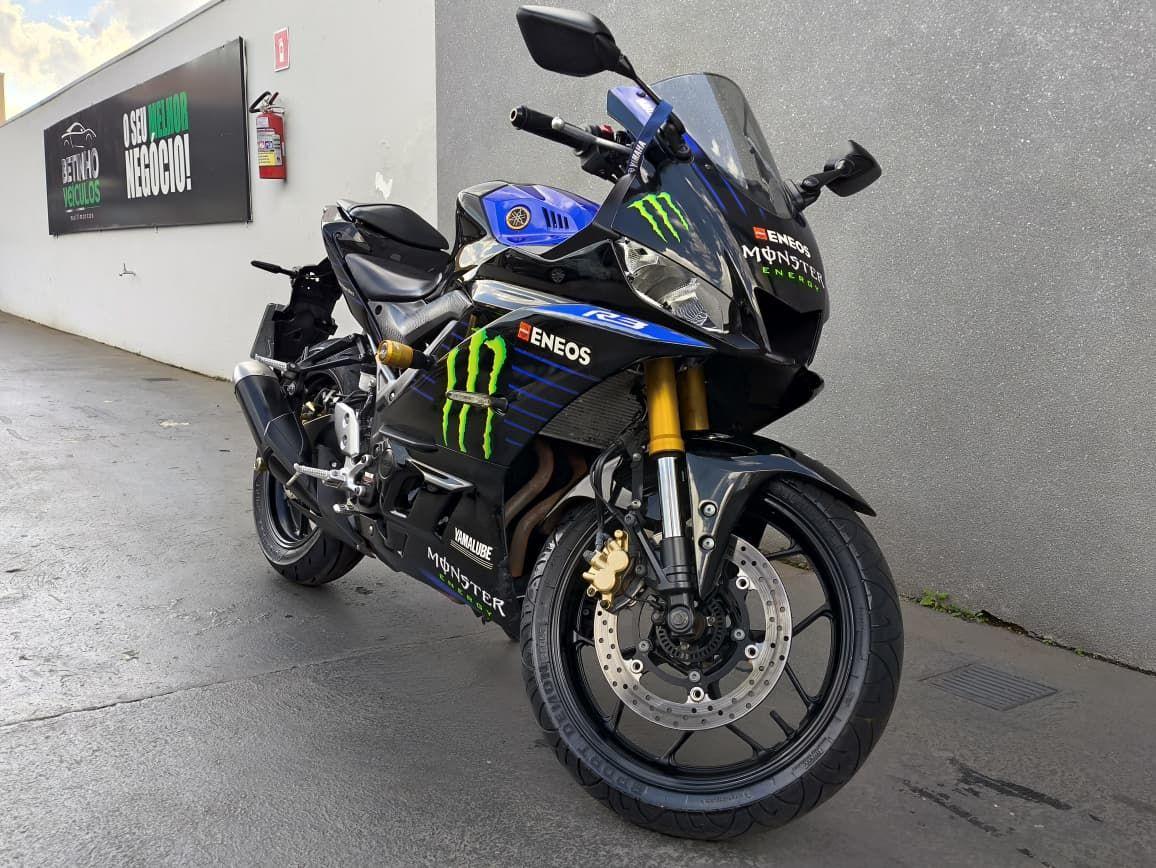YAMAHA YZF R3 320 - Foto