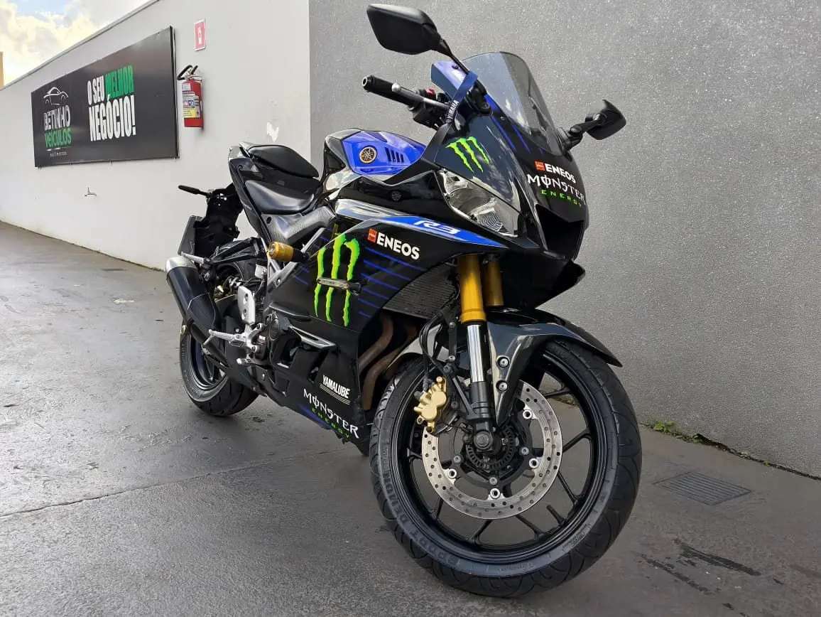 YAMAHA YZF R3 320 - Foto