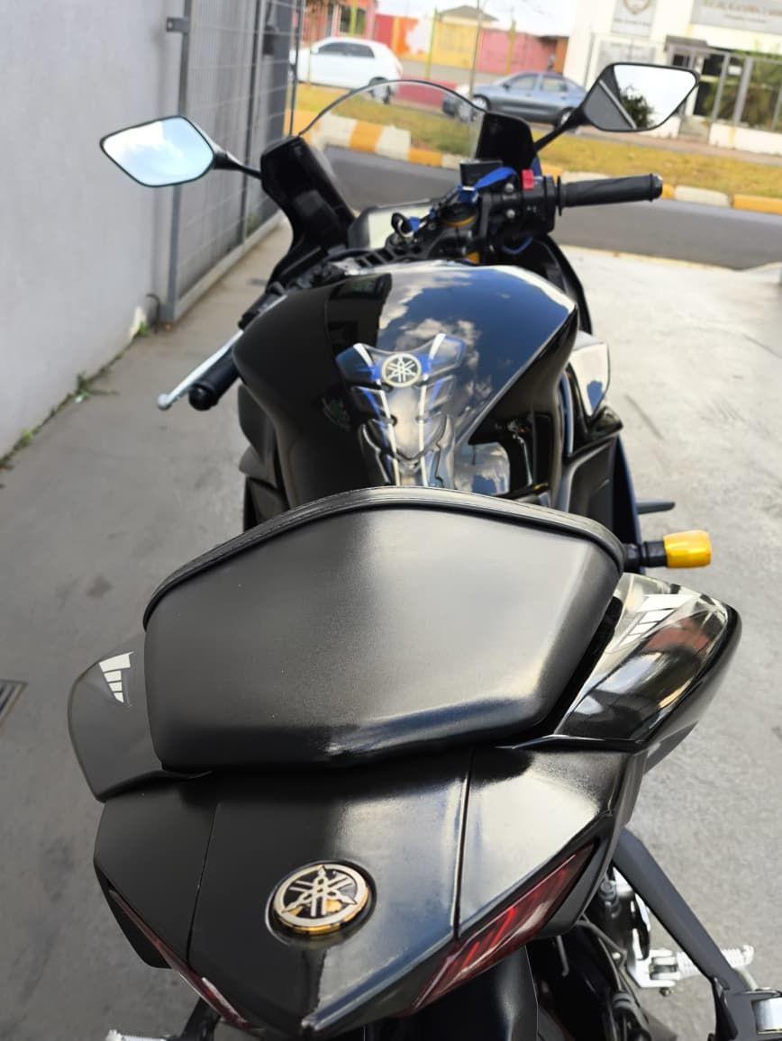 YAMAHA YZF R3 320 - Foto