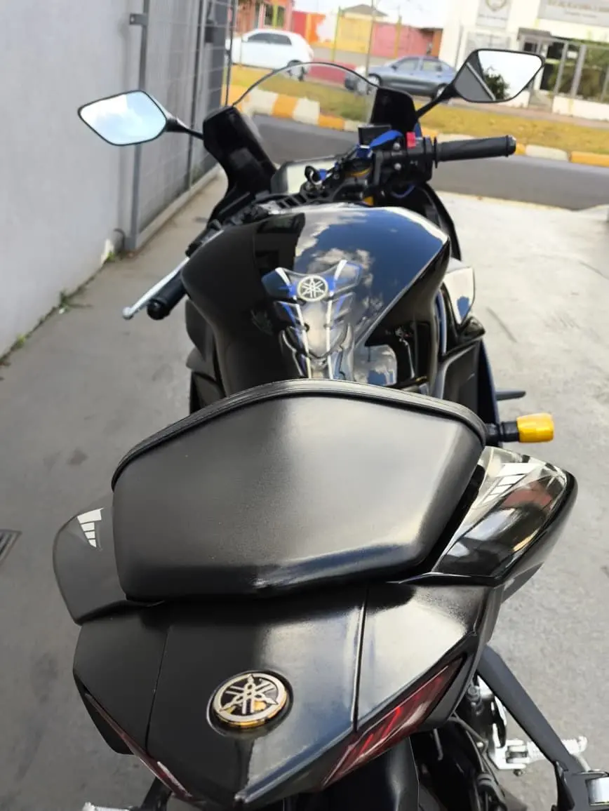 YAMAHA YZF R3 320 - Foto