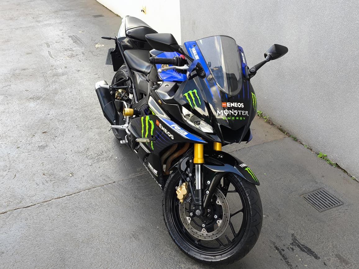 YAMAHA YZF R3 320 - Foto