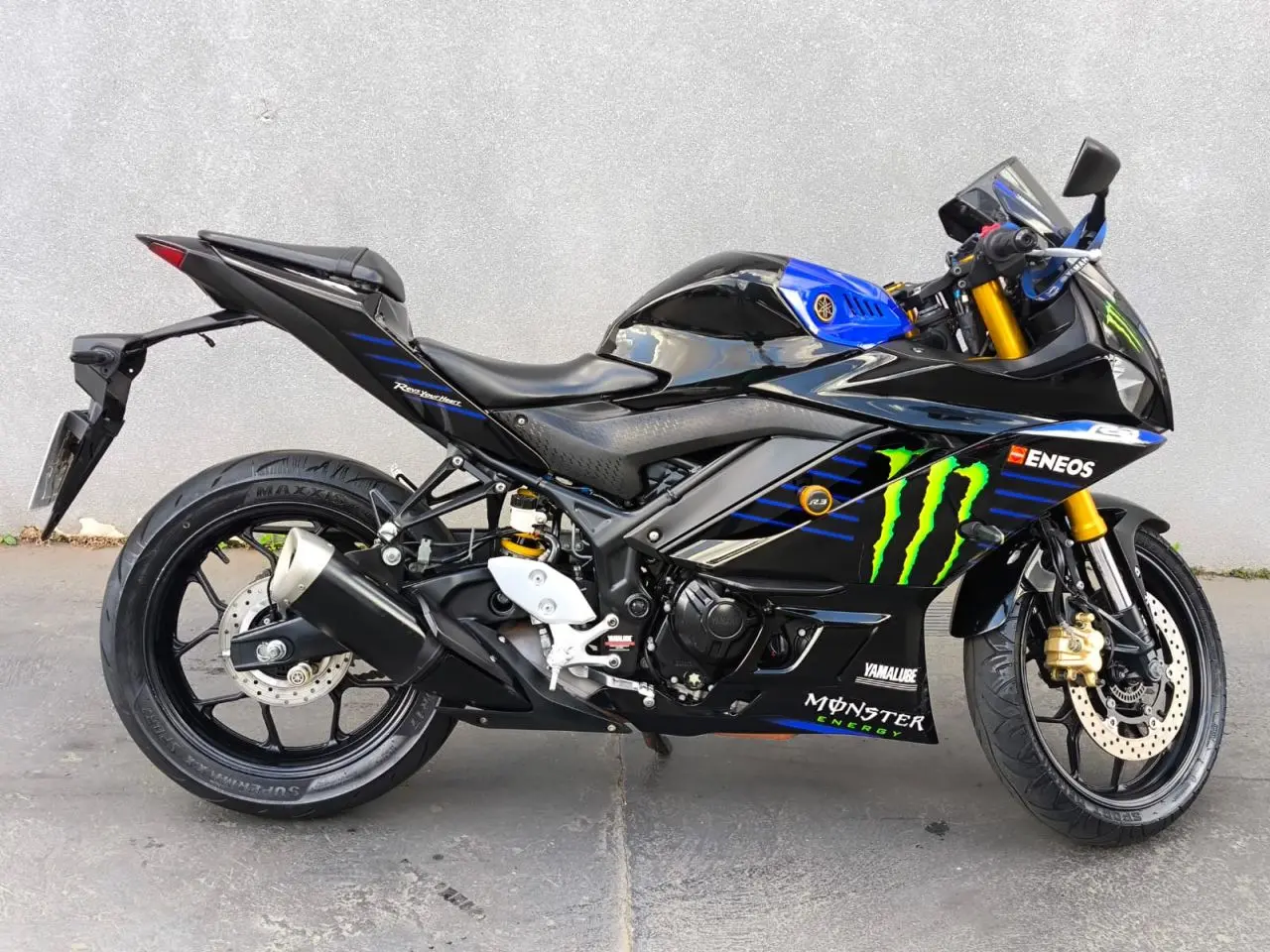 YAMAHA YZF R3 320 - Foto