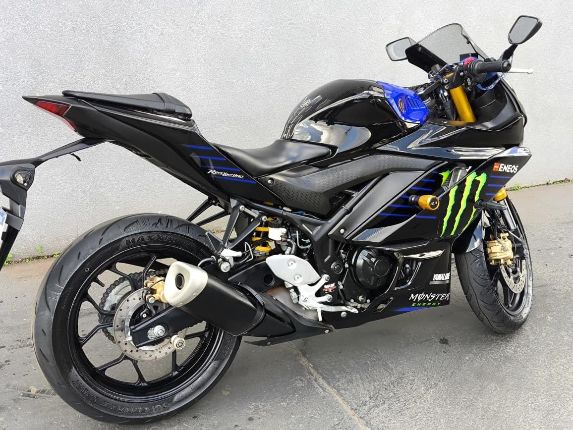 YAMAHA YZF R3 320 - Foto