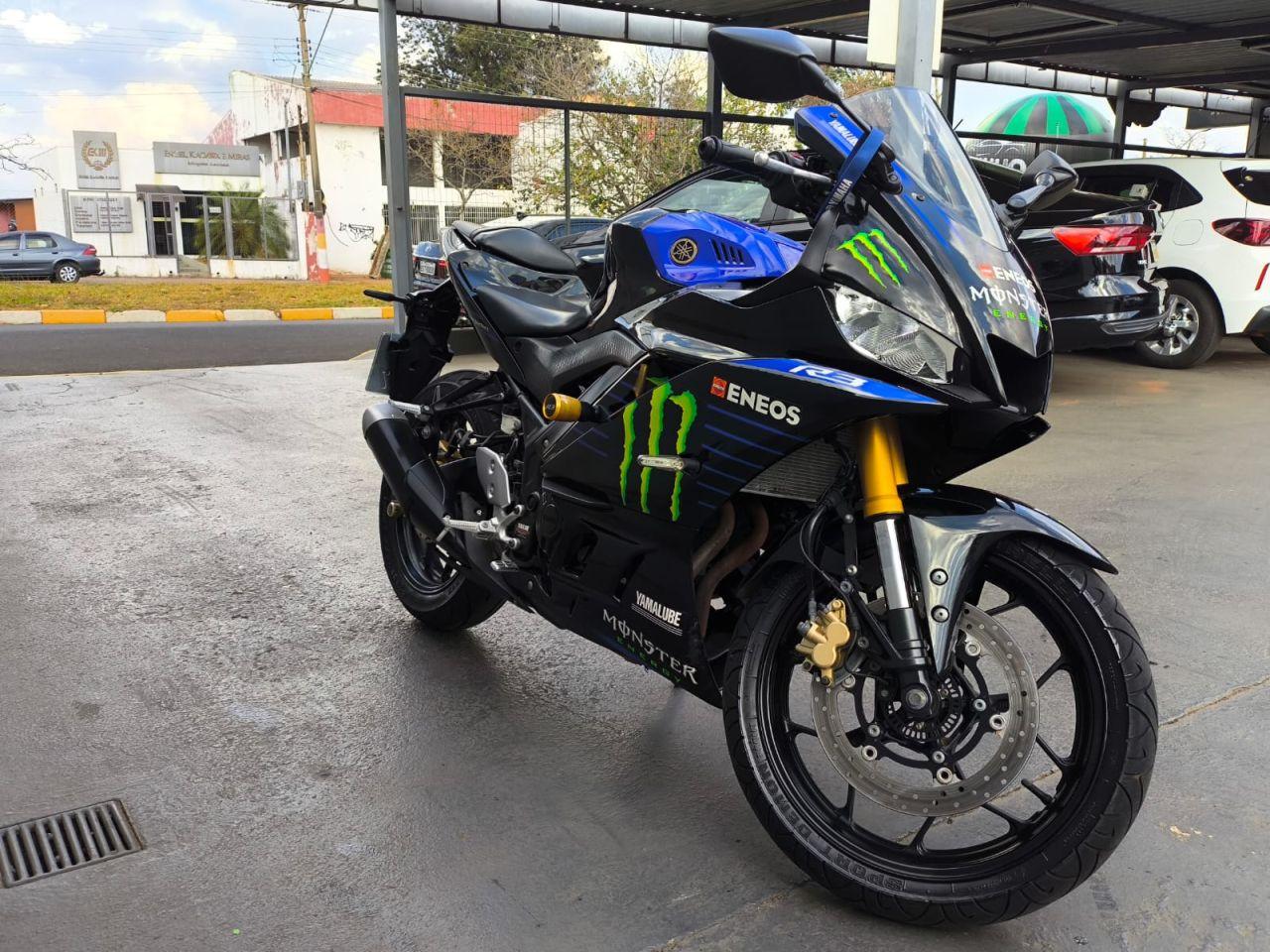 YAMAHA YZF R3 320 - Foto