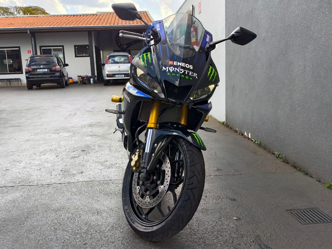 YAMAHA YZF R3 320 - Foto