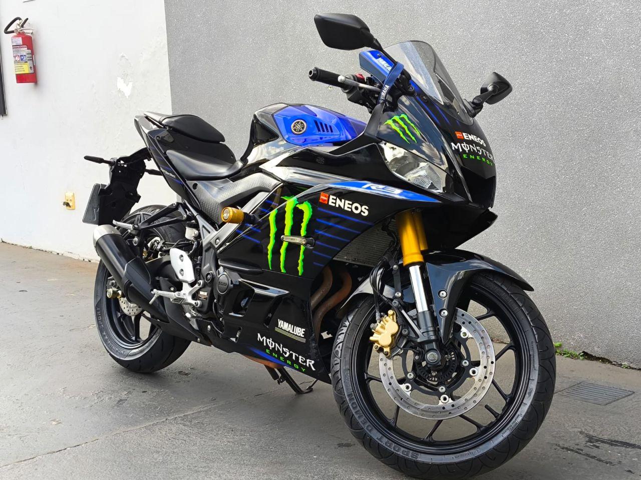 YAMAHA YZF R3 320 - Foto
