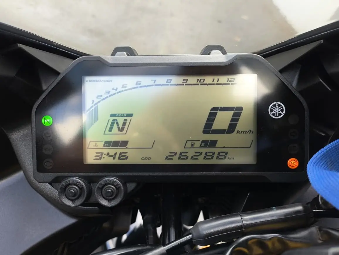 YAMAHA YZF R3 320 - Foto