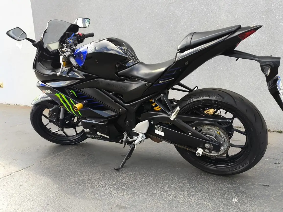 YAMAHA YZF R3 320 - Foto