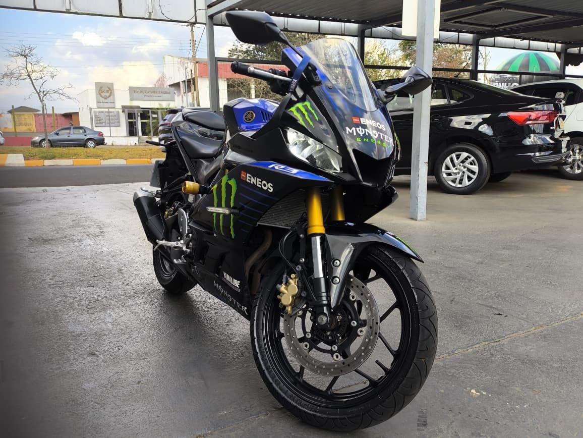 YAMAHA YZF R3 320 - Foto