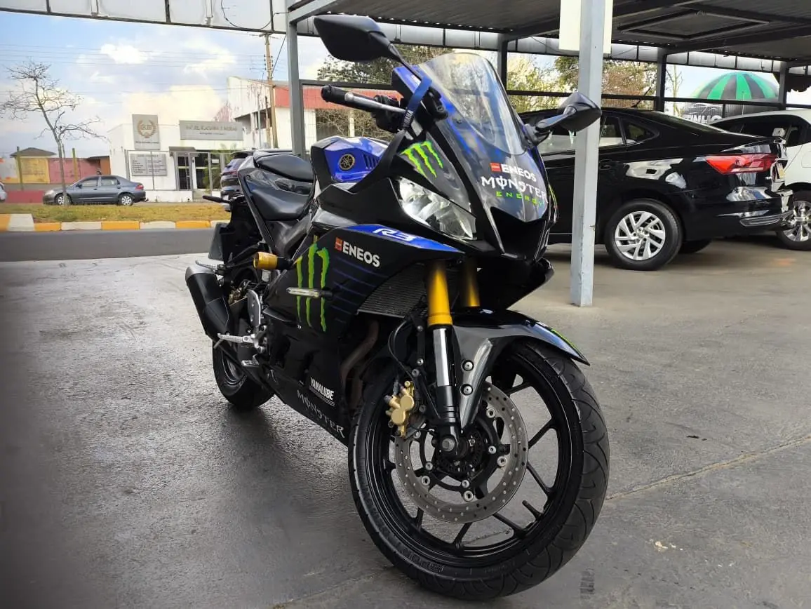 YAMAHA YZF R3 320 - Foto