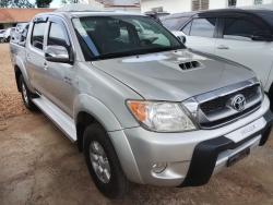 TOYOTA Hilux Caminhonete 3.0 16V 4P 4X4 SRV TURBO DIESEL CABINE DUPLA AUTOMTICO