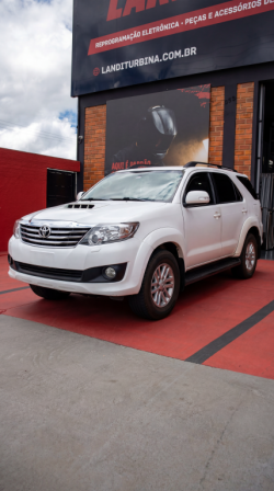 TOYOTA Hilux SW4 3.0 V6 12V 4P SRV 4X4 TURBO DIESEL AUTOM�TICO