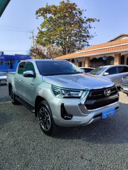 TOYOTA Hilux Caminhonete 2.8 16V SRX 50 ANOS 4X4 TURBO DIESEL CABINE DUPLA AUTOMTICO