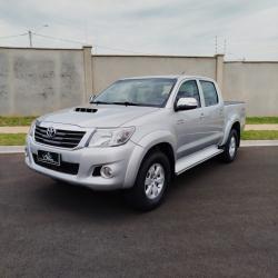 TOYOTA Hilux Caminhonete 3.0 4P 4X4 SRV TURBO DIESEL CABINE DUPLA AUTOMTICO