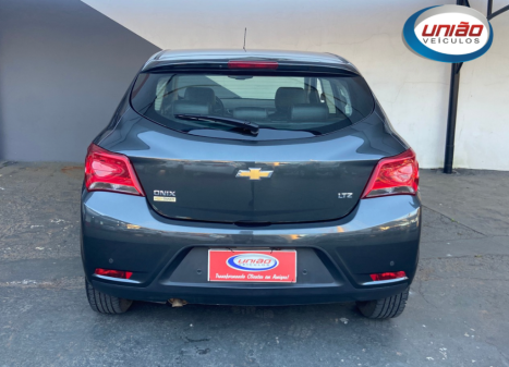 CHEVROLET Onix Hatch 1.4 4P FLEX LTZ AUTOM�TICO, Foto 7