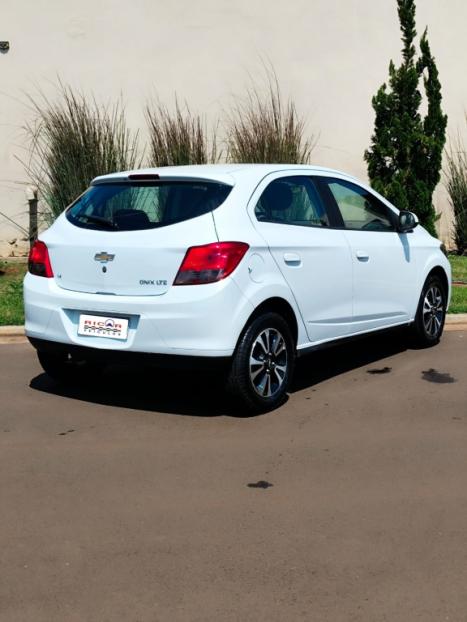CHEVROLET Onix Hatch 1.4 4P FLEX LTZ, Foto 4