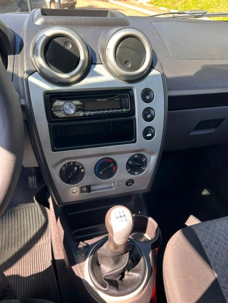 FORD Fiesta Hatch 1.6, Foto 11