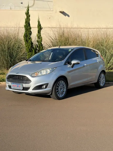 FORD Fiesta Hatch 1.6 16V 4P FLEX TITANIUM POWERSHIFT AUTOM�TICO, Foto 3