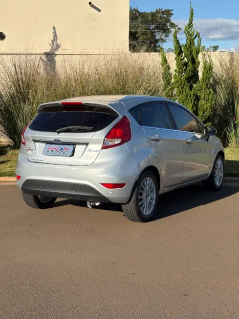 FORD Fiesta Hatch 1.6 16V 4P FLEX TITANIUM POWERSHIFT AUTOM�TICO, Foto 4