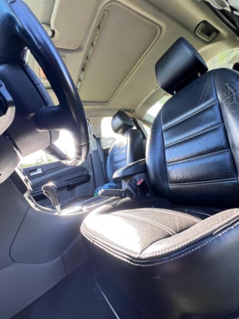 FORD Focus Sedan 2.0 16V 4P GHIA, Foto 2