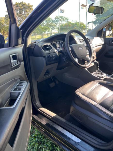 FORD Focus Sedan 2.0 16V 4P GHIA, Foto 3