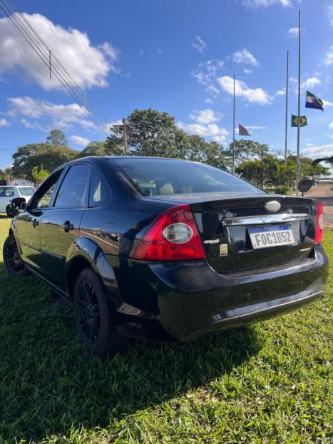 FORD Focus Sedan 2.0 16V 4P GHIA, Foto 4