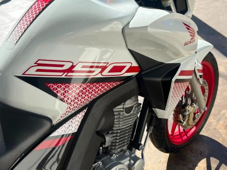 HONDA CB 300 F Twister FLEX ABS, Foto 4