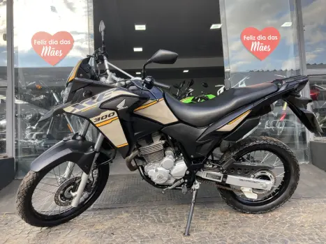 HONDA XRE 300 ABS, Foto 2 HONDA XRE 300 ABS, Foto 2