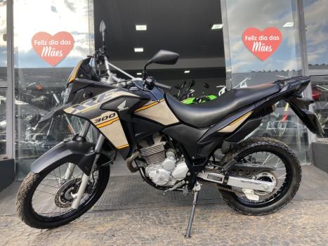 HONDA XRE 300 ADVENTURE, Foto 2